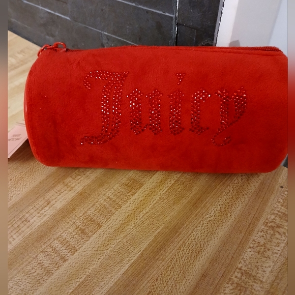Juicy Couture NWT Velour Red Barrel Cosmetic Case - Picture 3 of 5